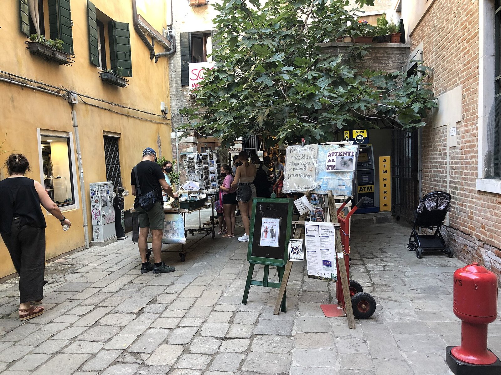 高水位书店 参考图 1